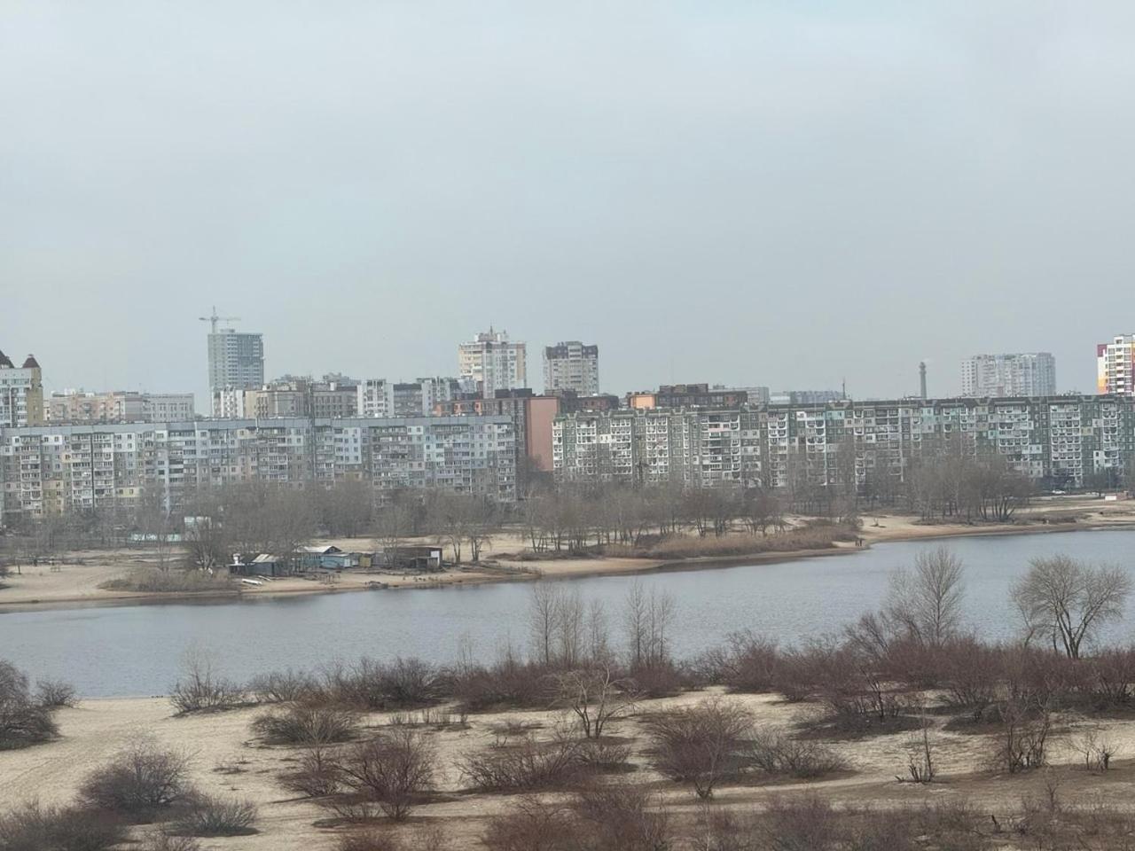 Лучшие апартаменты для размещения с детьми возле Днепра, центр в пешей доступности Черкаси Екстер'єр фото